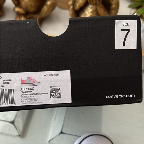 Toddler girl size 7 converse brand new in box - Picture 3 of 5